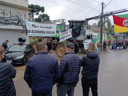 Produtores rurais realizam protesto com tratores em Centenário por dívidas do agronegócio
