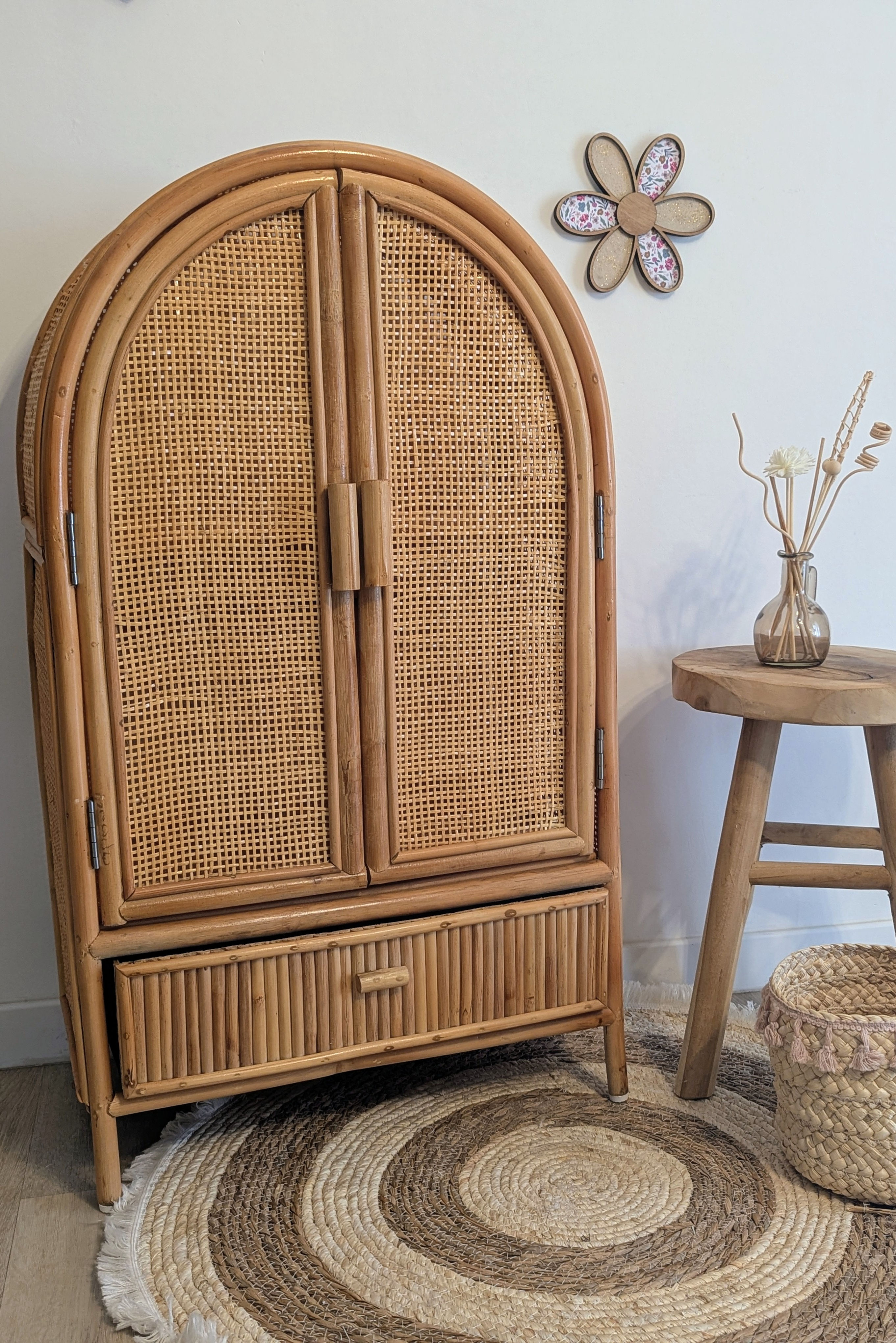 dressing poupée en rotin naturel décoration chambre enfant