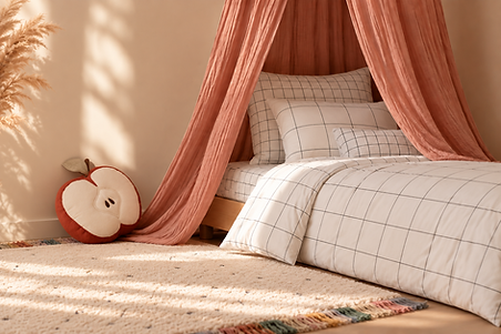 Chambre d’enfant cosy sous canopy terracotta.png