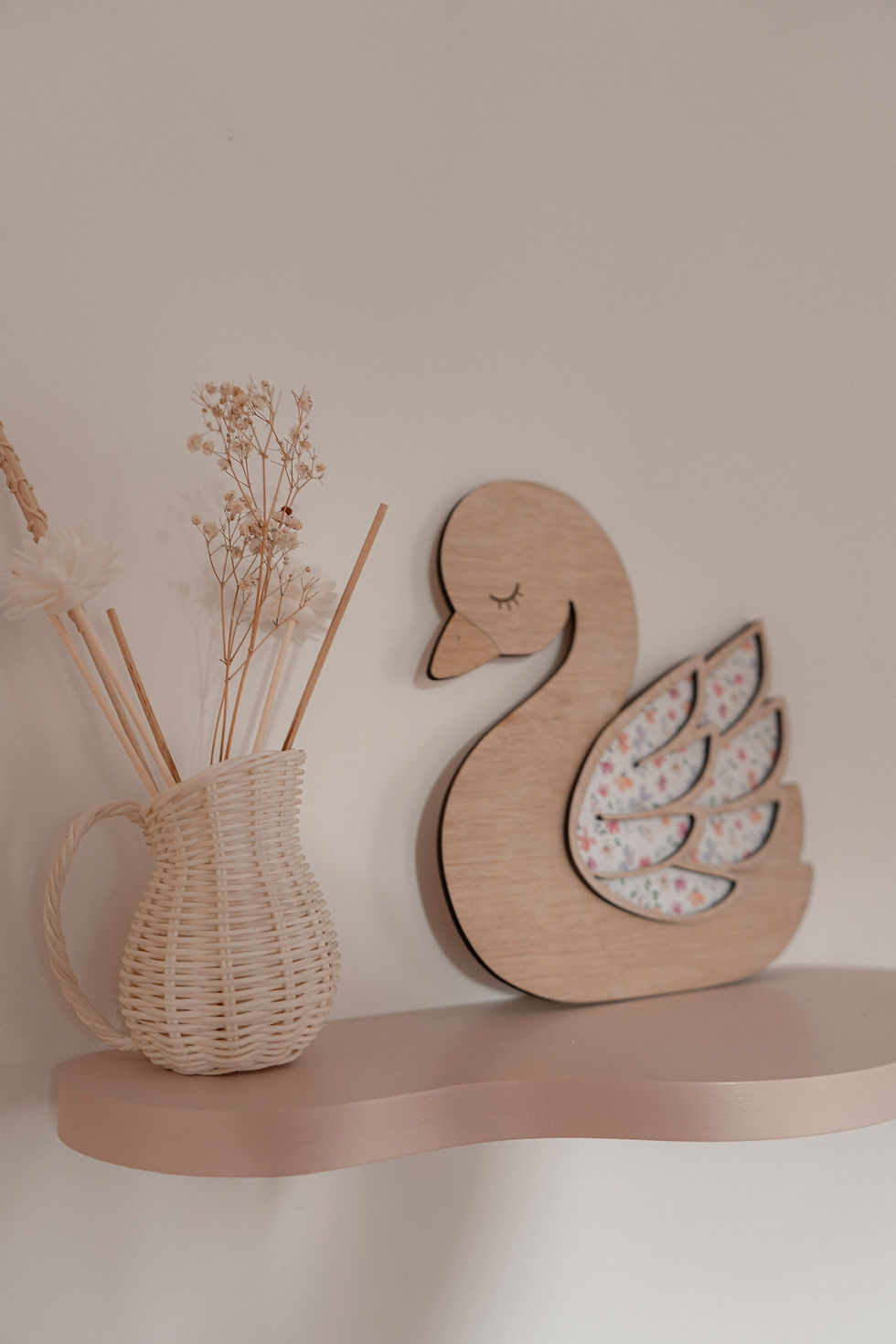 cygne mural bois décoration chambre bébé bohème ailes papier fleuri