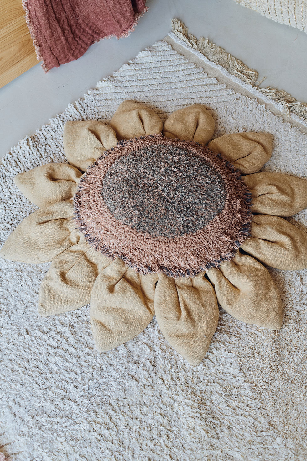 SC sunflower - coussin de sol Lorena Canals