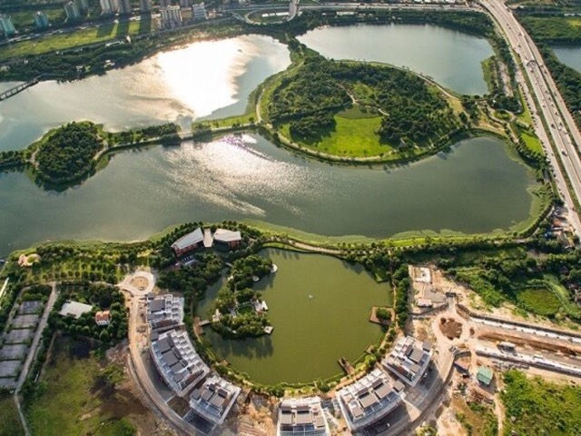 Scenic view of lake and walking path at Yen So Park during a sunny afternoon
