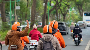 Vintage Vespa Tour: Reliving Vietnam's Golden Era on Two Wheels