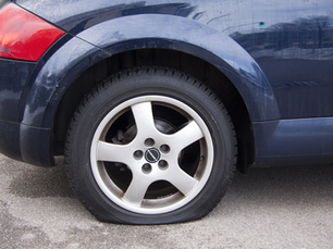 5 Easy Steps to Learn How to Change a Flat Tire