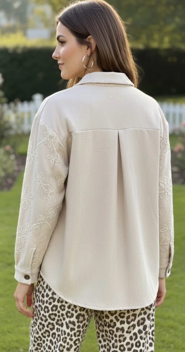 Miniature : Chemise à Fleurs Brodées