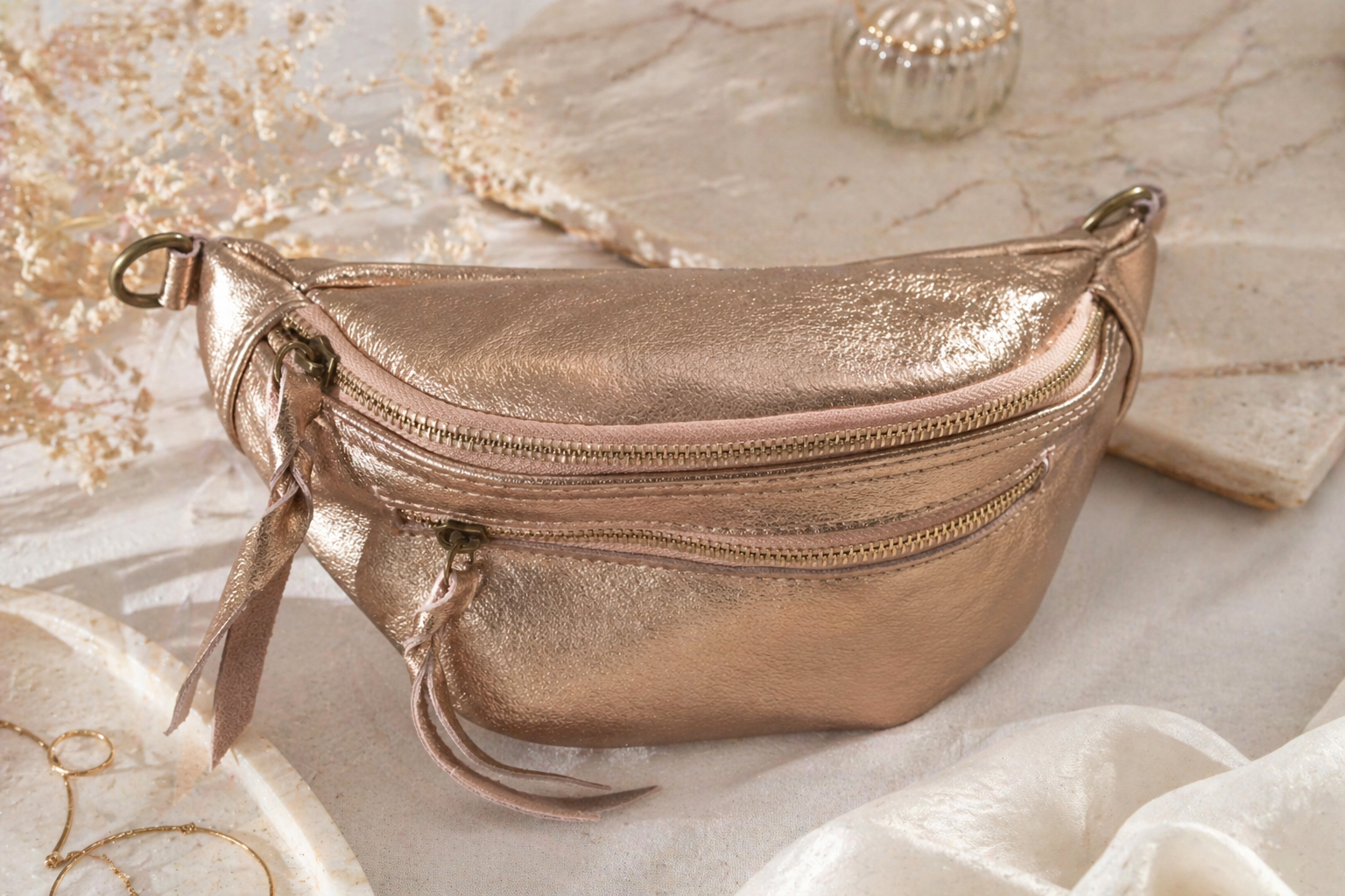Banane en cuir irisé champagne