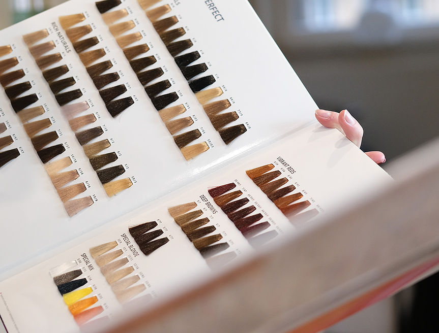 buch-mit-haarfarben-friseur-schwerin