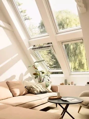 Fenster von VELUX in einem schönen hellen Raum