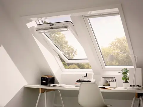 VELUX Dachfenster im Arbeitszimmer