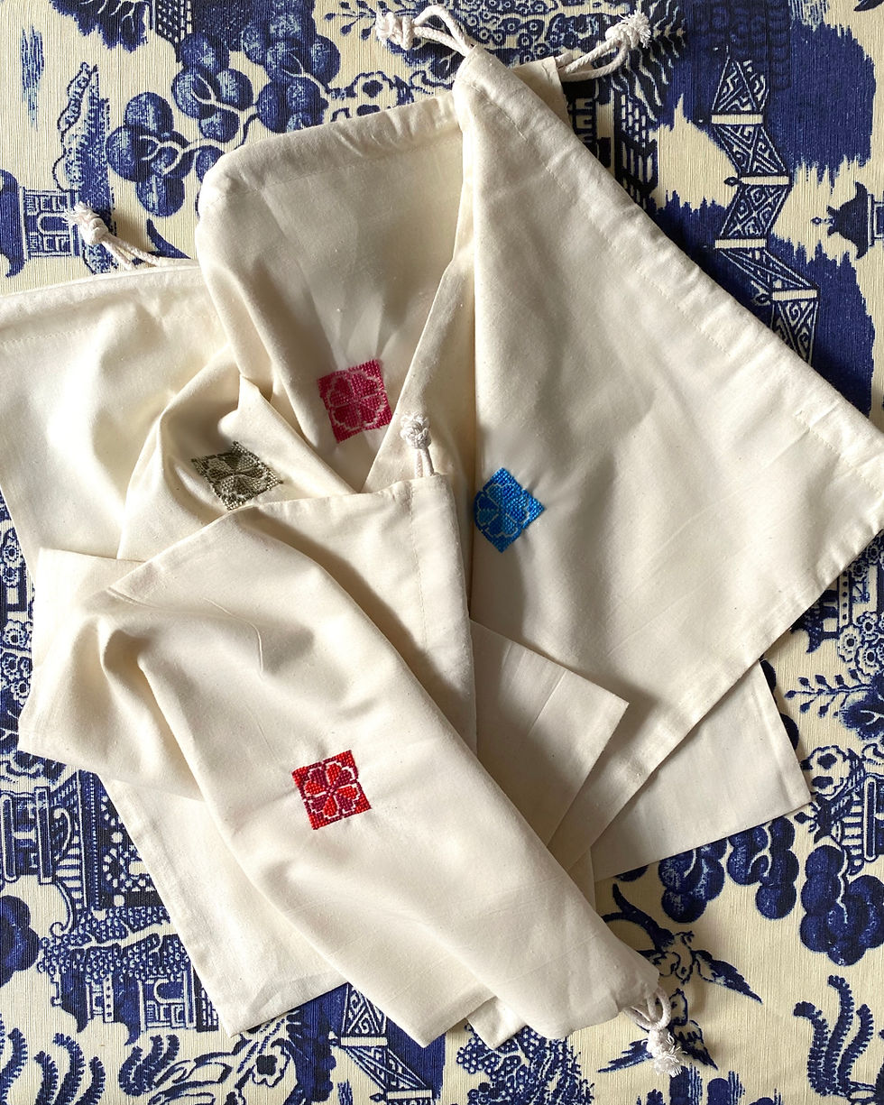 Miniaturbild: Stoffbeutel mit Stickerei | oliv