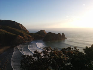 Living the Kiwi Dream: My Working holiday Year in Piha, NZ