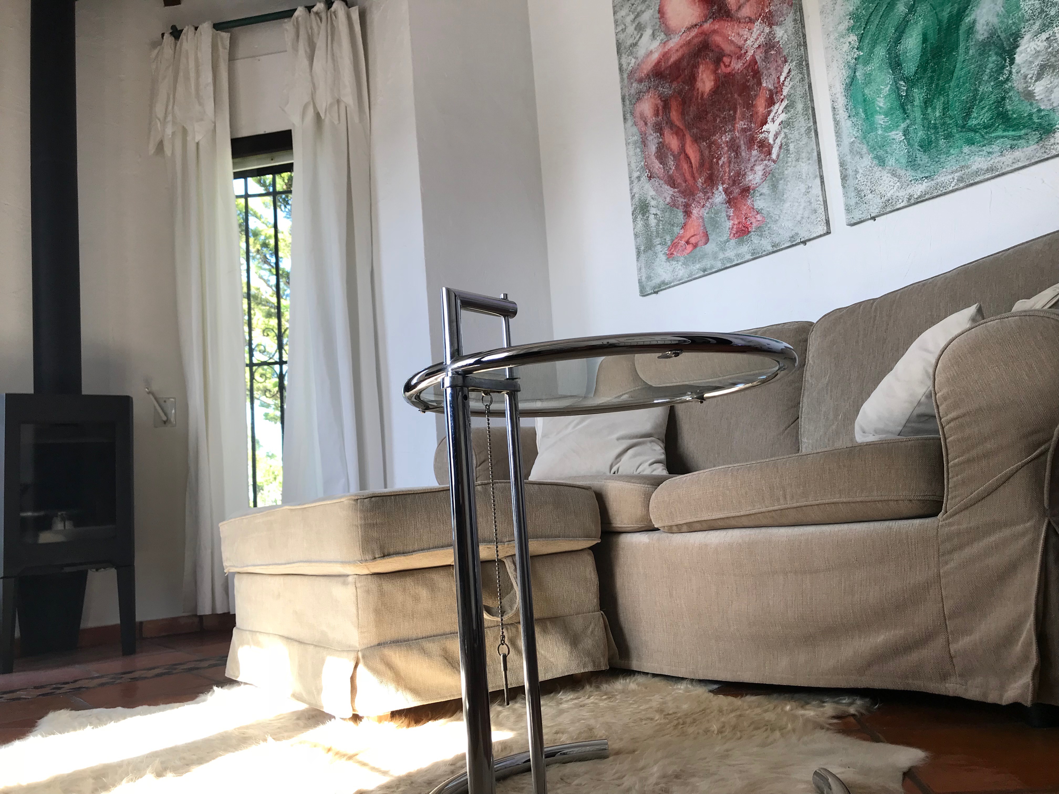 Wohnzimmer neben Master Bedroom