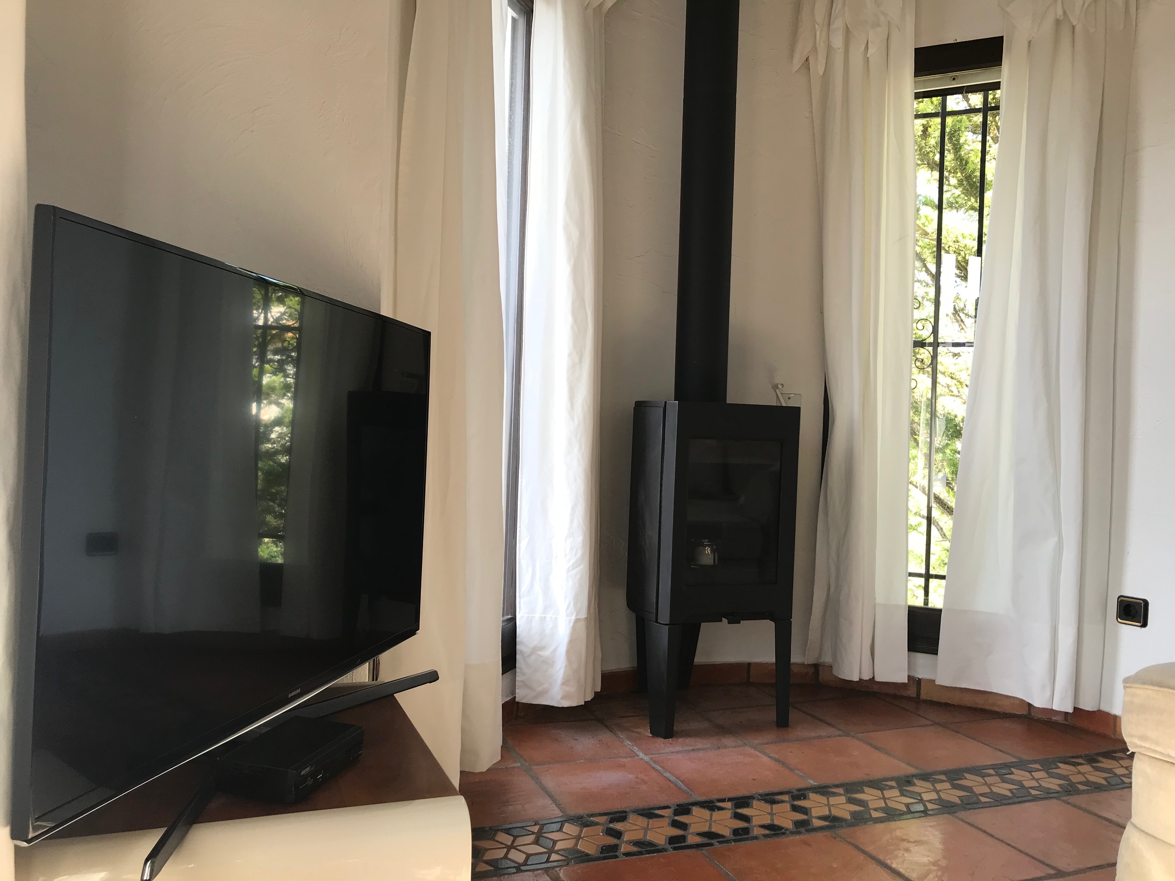 Kamin/TV/Bibliotheken Bereich