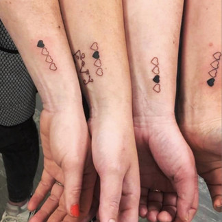 kleine tattoo, fine line tattoo, siblings tattoo