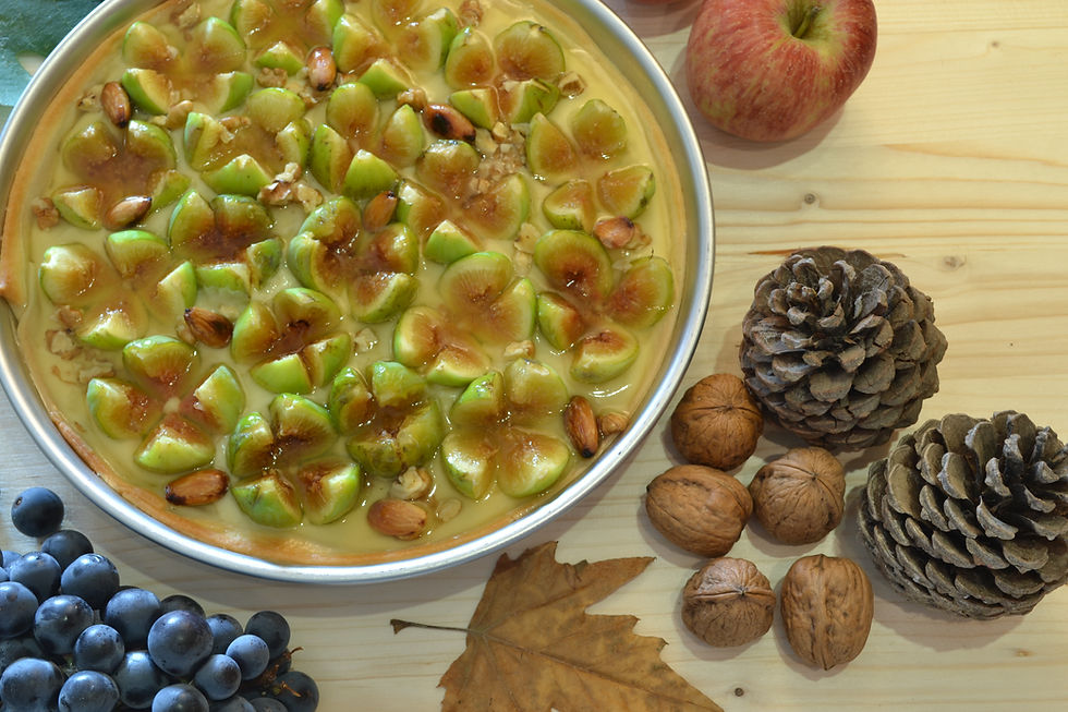 crostata autunnale con fichi mandorle noci, su base di crema