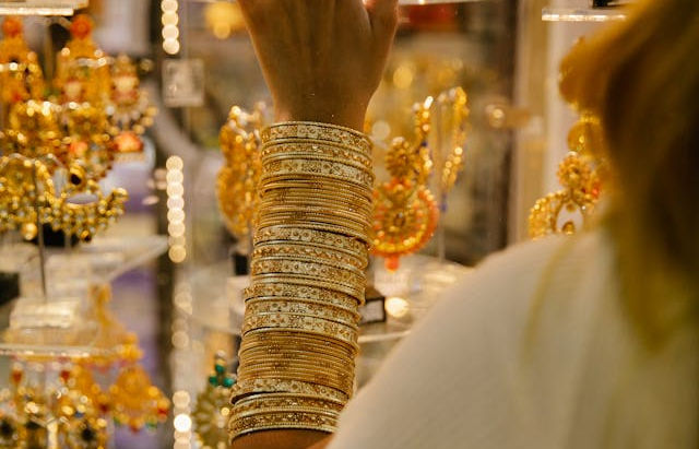 Your Guide To The Dubai Gold Souk: Shops To Visit, Spots To See