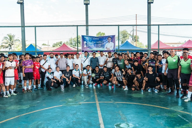 Syabas jua buat anak-anak muda Darau yang berjaya bersama dalam Kejohanan Futsal Piala AMK. Kalah dan menang adat pertandingan, yang penting adalah susunan strategi, usaha berpasukan dan pertandingan yang sihat yang akhirnya dapat mengutuhkan perpaduan dan kebersamaan dan tidak memecah belah. Tahniah AMK Sepanggar!