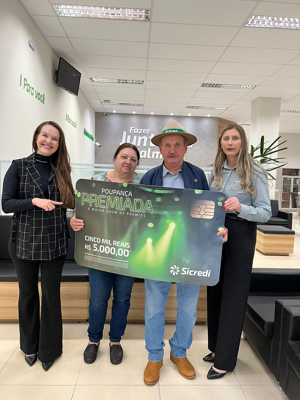 Sicredi entrega prêmio da Poupança Premiada em Palmital