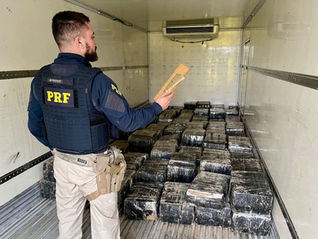PRF apreende mais de 2 toneladas de maconha e arma de uso restrito na BR-277, em Guarapuava