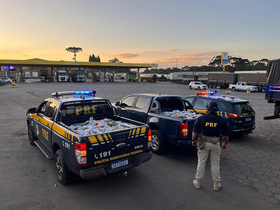 PRF apreende quase 900 quilos de maconha escondidos em pneus de carreta na BR-277, em Guarapuava