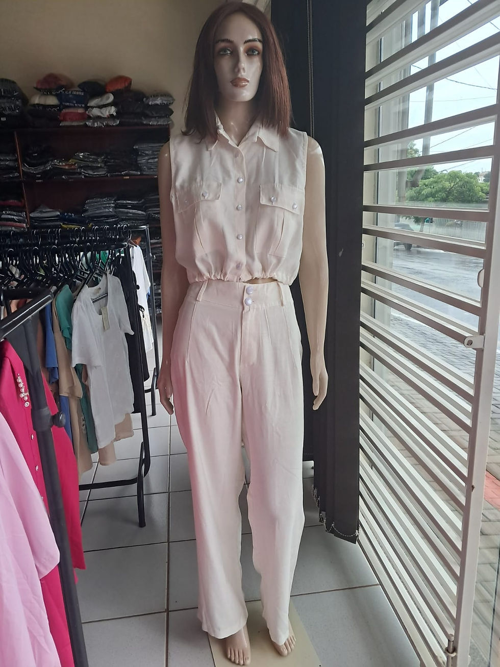 Promoção na loja Amábily Modas, 20% de desconto nas compras a vista (dinheiro e Pix) e 15% de desconto no cartão