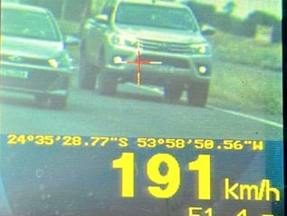 PRF flagra caminhonete a quase 200 km/h no oeste do Paraná