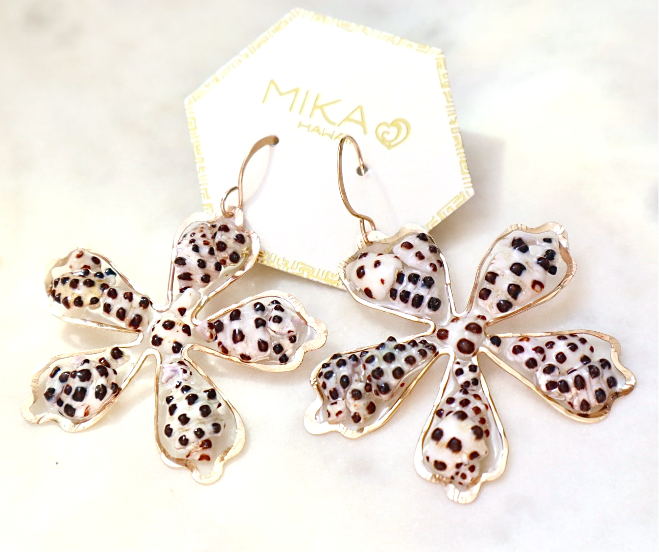 Drupe Shell Hibiscus Resin Earrings