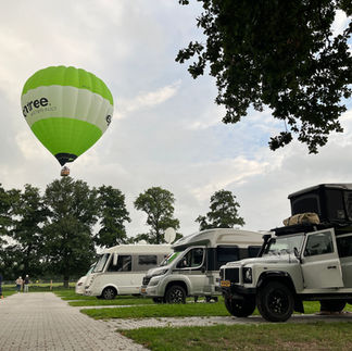 De luchtballonnen gingen regelmatig vlak over ons heen op deze plek