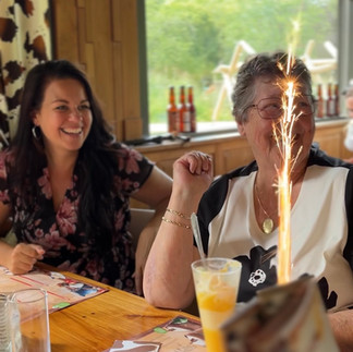 Oma haar 86e verjaardag werd gevierd in het pannenkoekenhuis in Alphen aan den Rijn