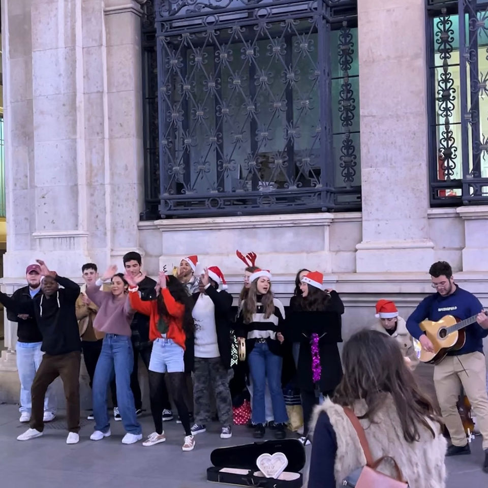 Heerlijk die passie van de straatmuzikanten: Feliz Navidad.
