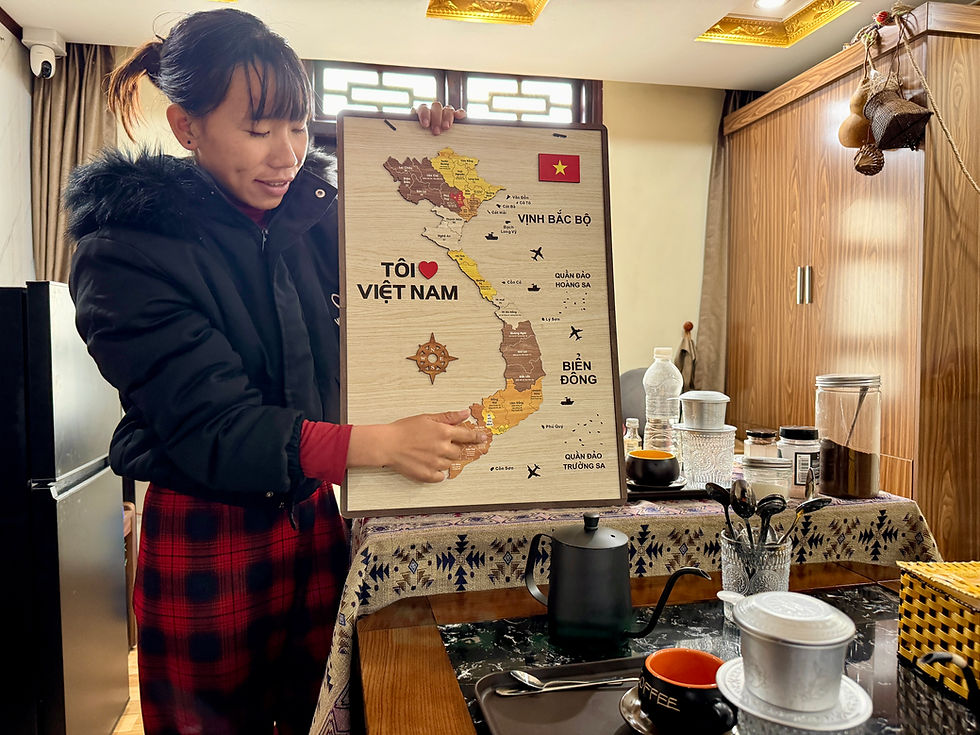 We kregen een leuke uitleg van Dinh over alle soorten koffie in Vietnam tijdens onze koffieworkshop in Sa Pa