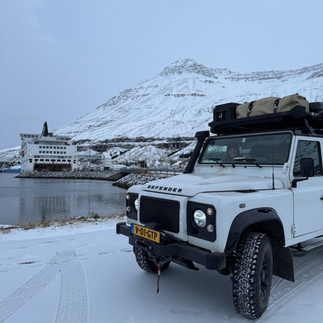 Nog een kiekje met onze Defender bij de Smyril Line in IJsland