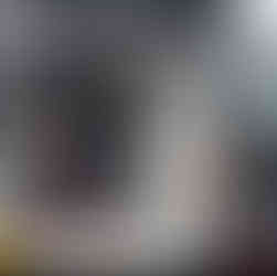 Even omkleden in onze achterbak van de Defender