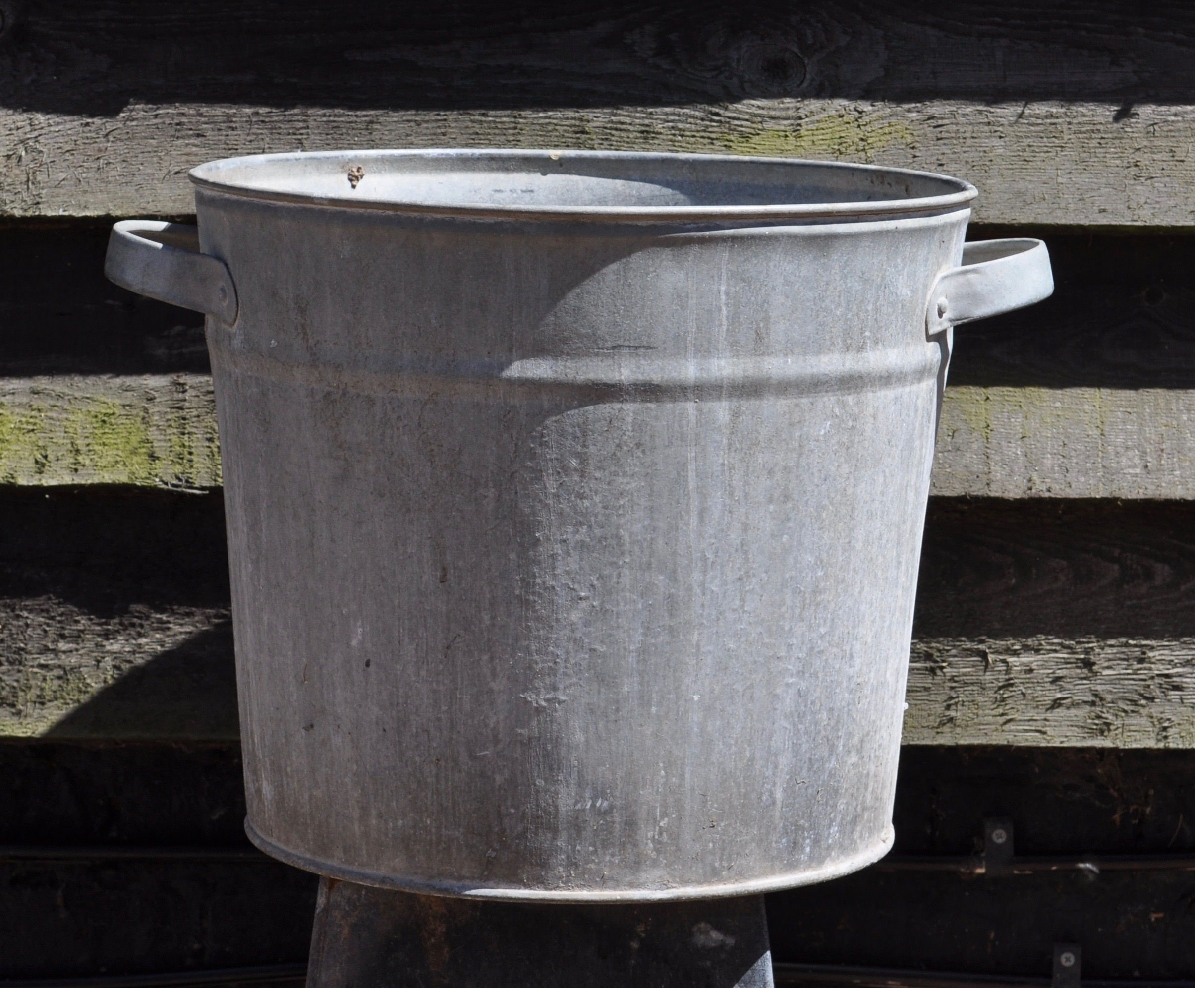 GALVANIZED METAL PLANTER No18