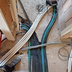 emmelux-impianti-elettrici-
firenze-stesura-cavi-nuovo-cantiere.jpg