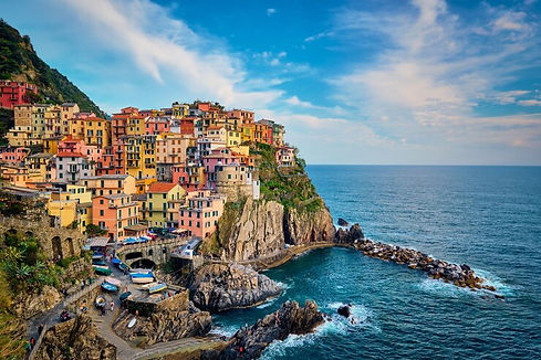 manarola-village-sunset-cinque-terre-liguria-italy_1048944-30259188.jpg