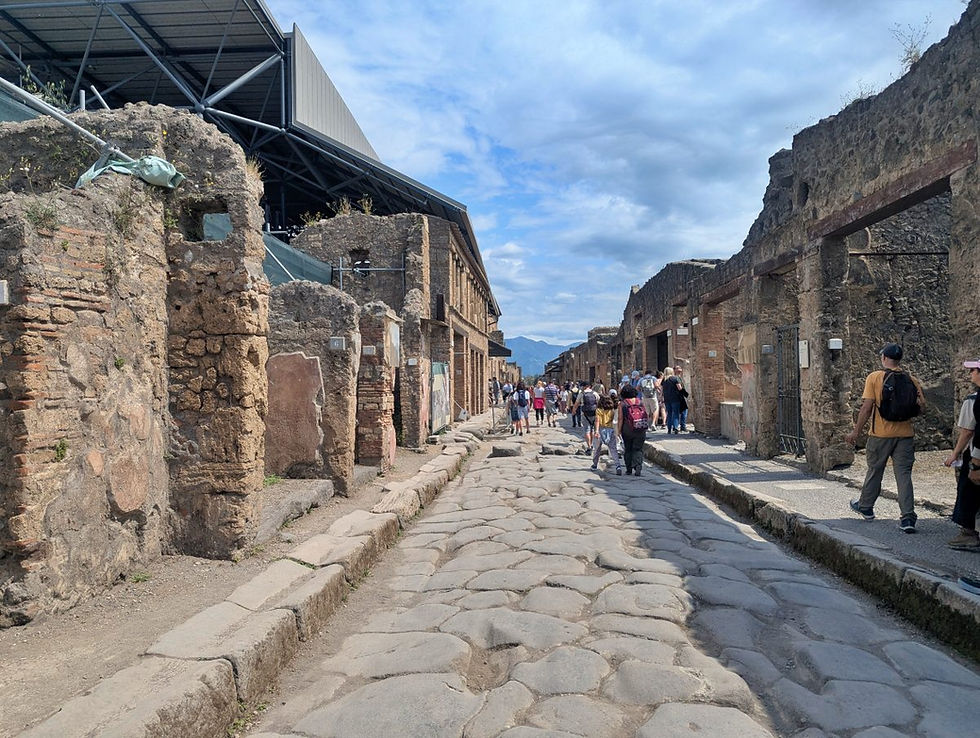 La Via dell'Abbondanza, l'artère principale de Pompéi.