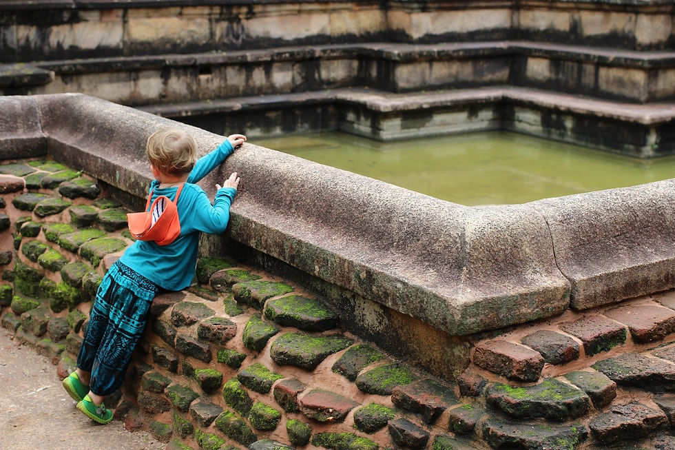 Polonnaruwa avec un enfant de 2 ans Sri Lanka