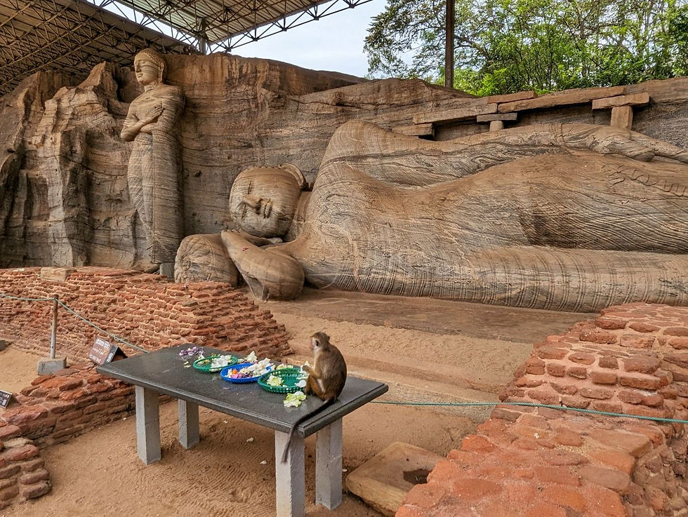 Gal Viharaya bouddha couché