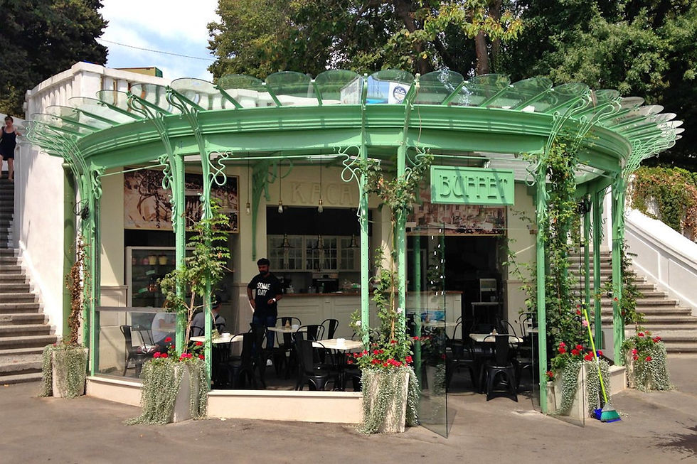 Kiosque Bulgare dans le parc de Varna