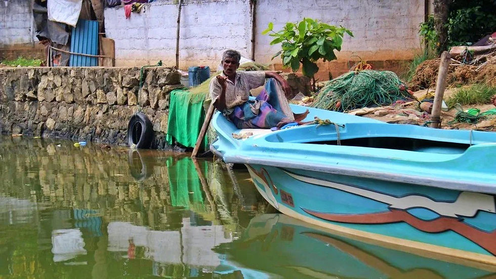 Homme Negombo bateau