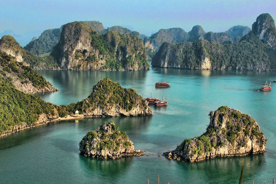 Baie Ha Long Vietnam.jpg