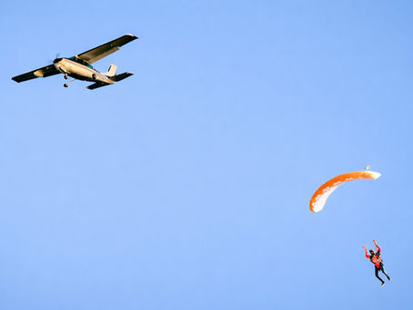 Baptême de l’air à Paris : où faire un vol en ULM ou un saut en parachute
