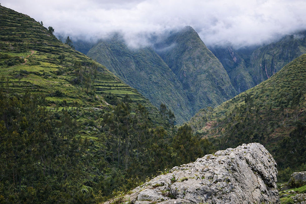 montagnes Chinchero au Pérou