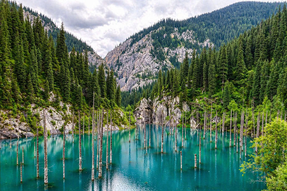 Le lac Kaindy, Kazakhstan
