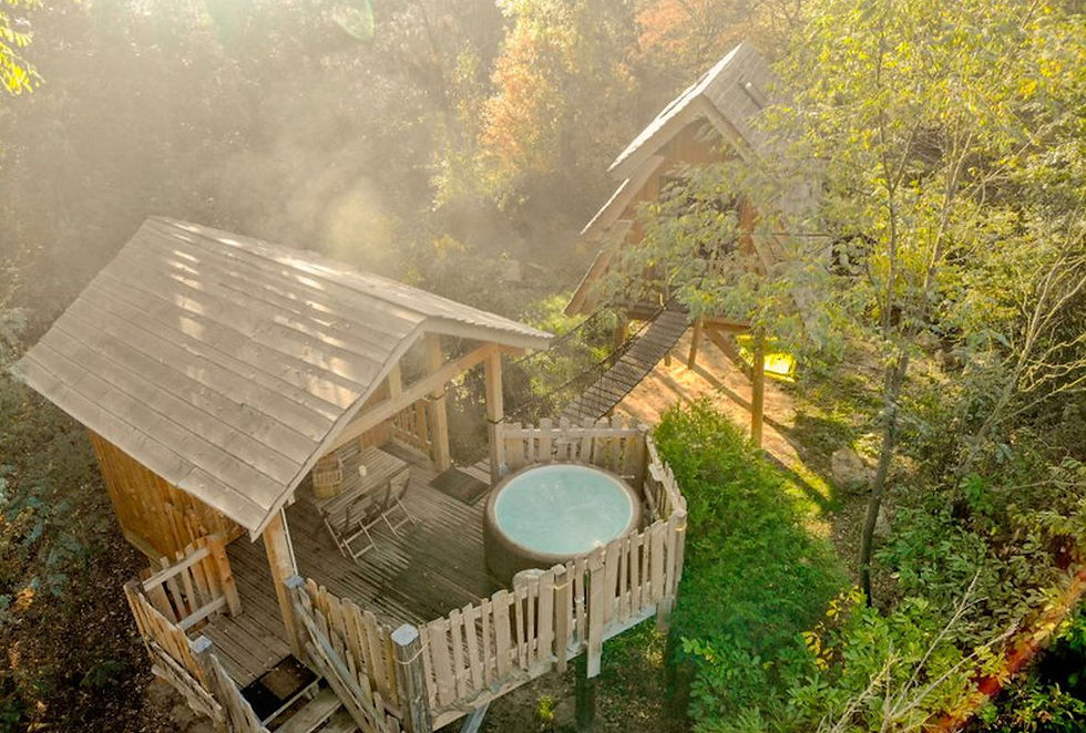 Cabane Merveilleuse perchée avec jacuzzi dans un domaine forestier proche de Paris