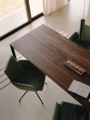TEAM 7 TEAM 7 tak table solid wood extendable dining table with modern dining chairs