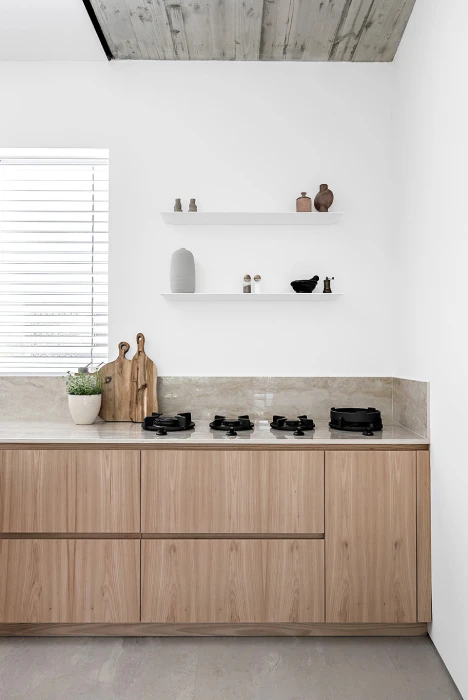 TM ITALIA Minimal open shelves kitchen with light wood cabinetry and clean modern kitchen styling