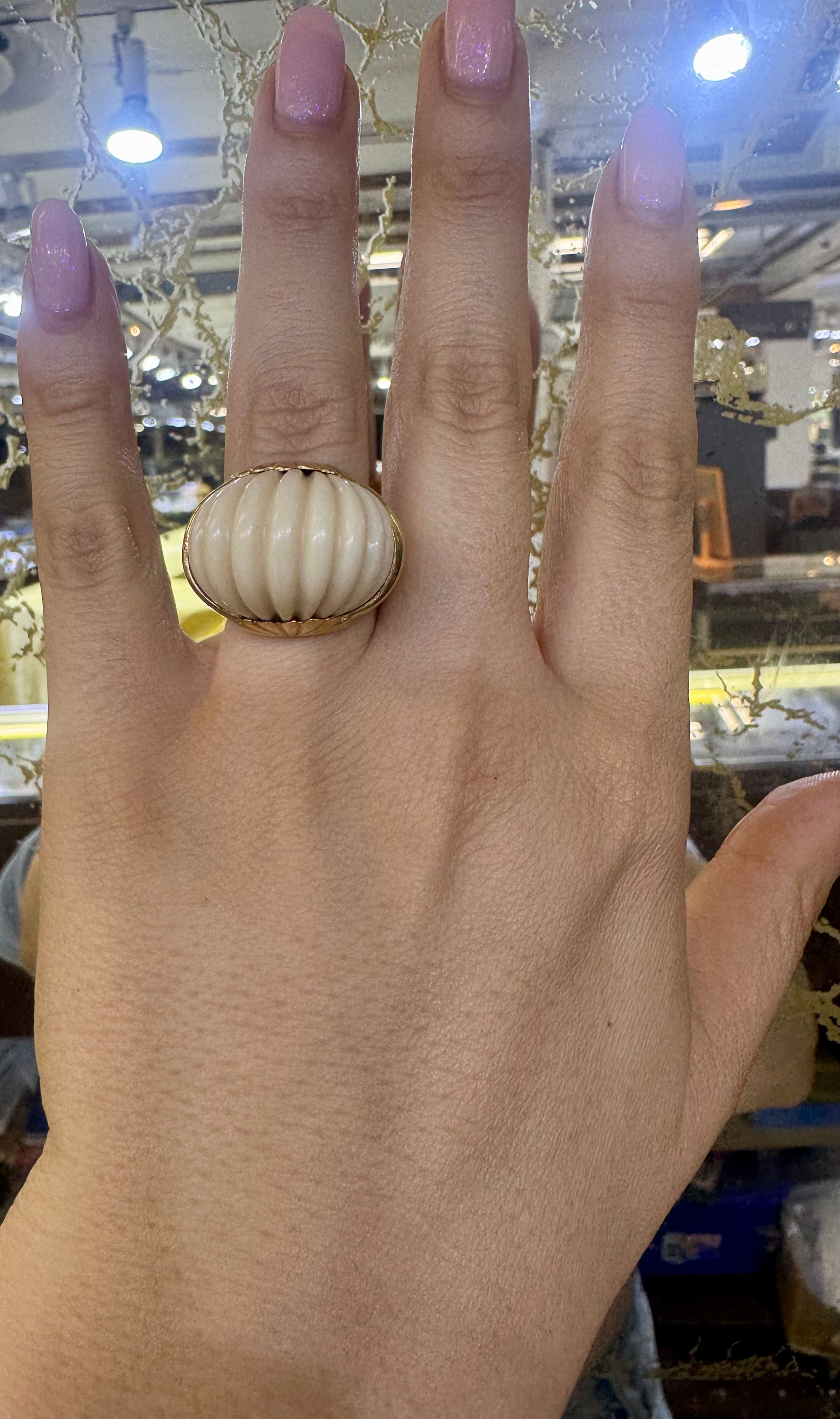 Vintage 14kt Yellow Gold Fluted Cream Colored Coral Cocktail Ring