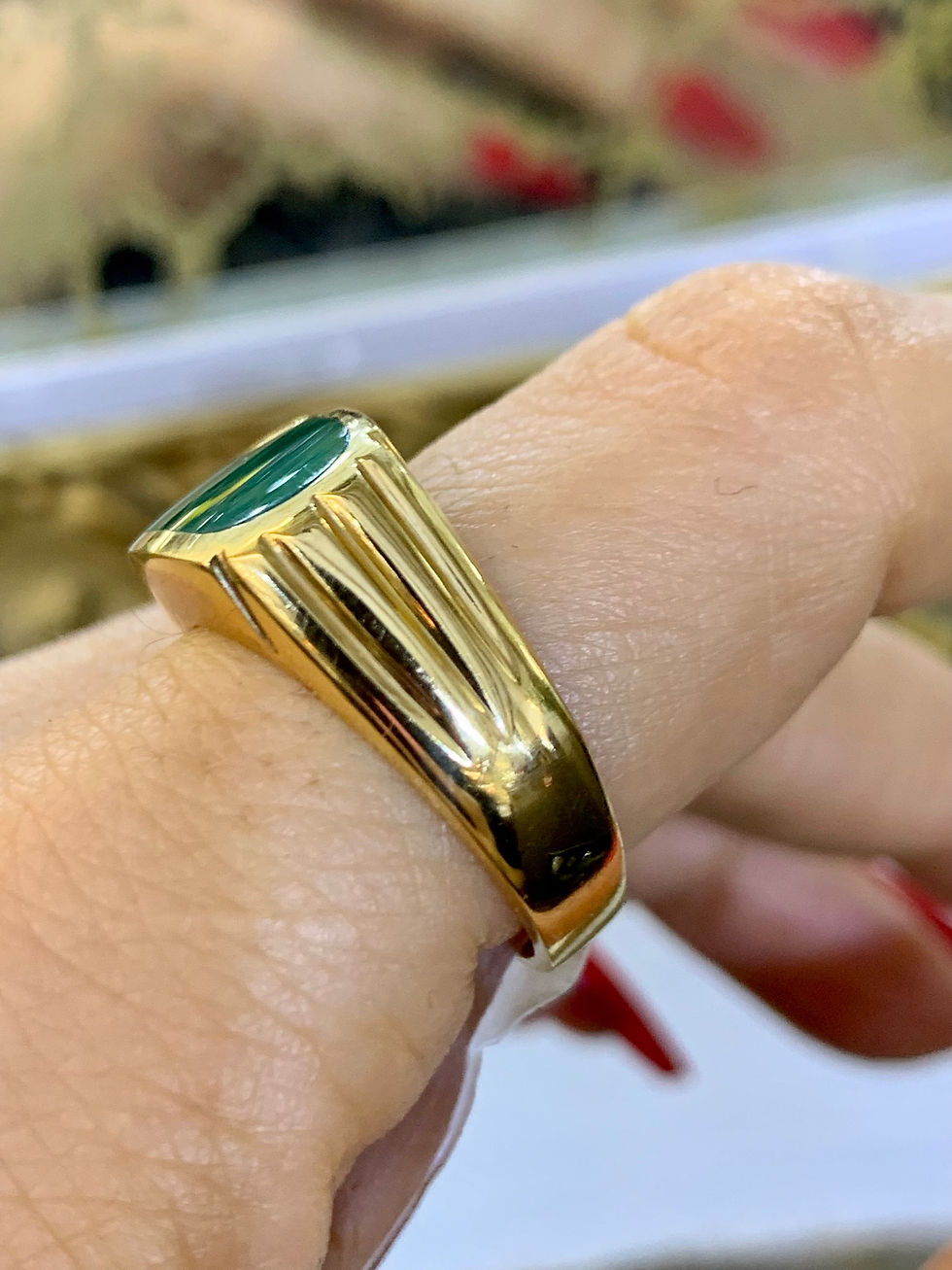 Thumbnail: 18kt Yellow Gold Men's Green Agate And Diamond Ring